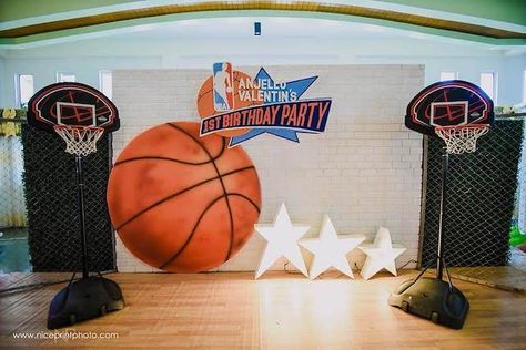 Basketball Photo Backdrop Ideas, Basketball Theme Birthday Party, Nba Party, Nba Theme, Orange Lanterns, Basketball Theme Party, Photobooth Ideas, Thunder Basketball, Teenager Birthday