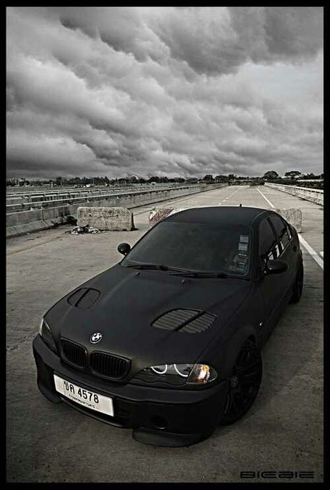 WOW Matte Black Cars, E90 Bmw, Car Builds, Bmw Performance, Bmw Classic Cars, Bmw Love, Bmw Classic, Head Gear, Ford Raptor