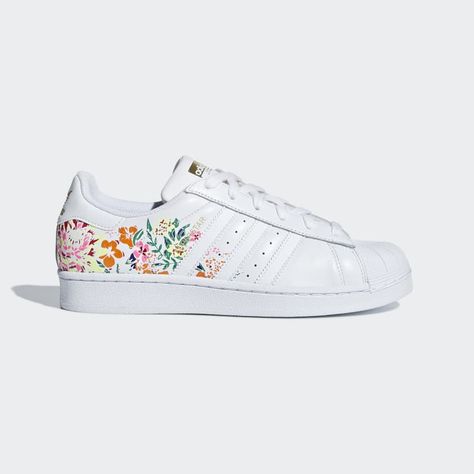 White Superstars, Painted Adidas Superstar, Adidas Superstar Holographic, Superstar 82 Adidas, Sneakers Adidas Superstar, Superstars Shoes, Adidas Shoes Women, Adidas Originals Superstar, Sneakers Addict