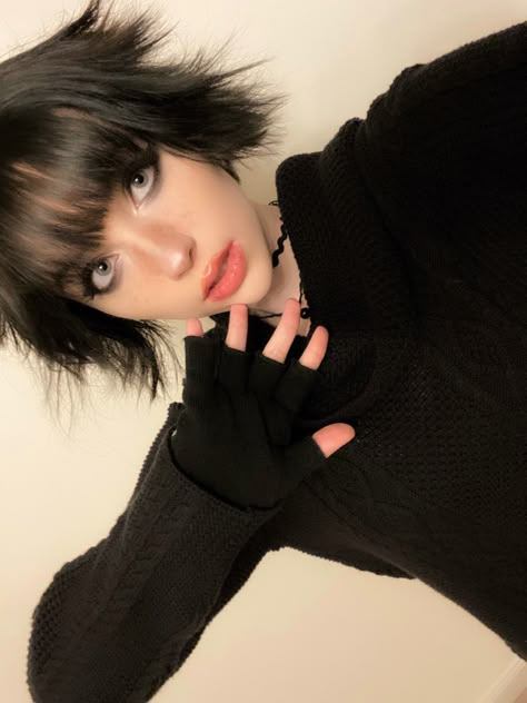 Super Short Goth Hair, Scene Bangs Short Hair, Emo Pixie Haircut, Short Hair Alternative, Goth Pixie Cut, Goth Short Hair, Short Goth Haircuts, Short Goth Hair, Short Alt Hair