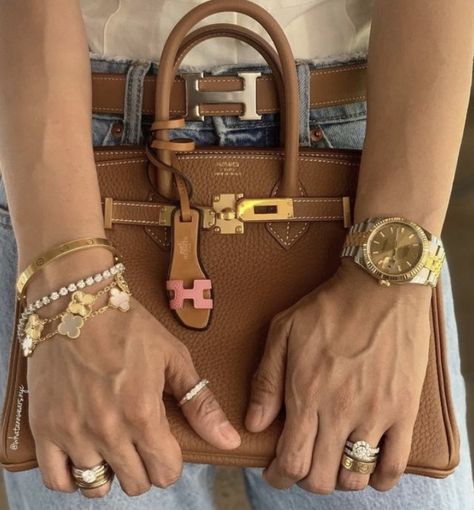 Birkin 25 Outfit, Hermes Birkin Bag 25, Birken Bag, Street Style Handbags, Trending Bags, Fendi Bag, Hermes Birkin 25, Birkin 25, Women Bags Fashion