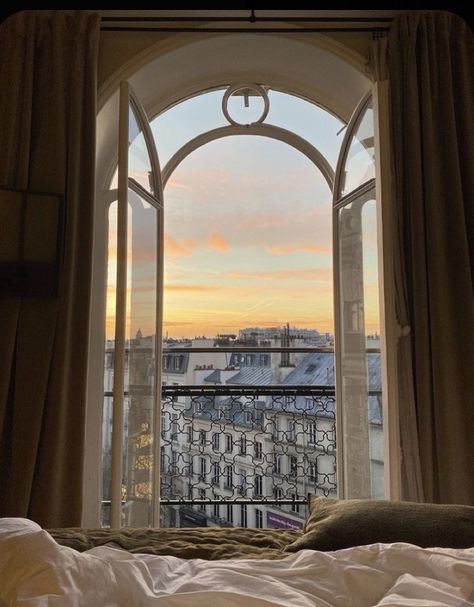 l'art imite la réalité on Twitter: "Window views from around the world… " Paris Dream, Paris Vibes, Fotografi Vintage, Paris Aesthetic, Beige Aesthetic, City Aesthetic, Pretty Places, Travel Aesthetic, The View