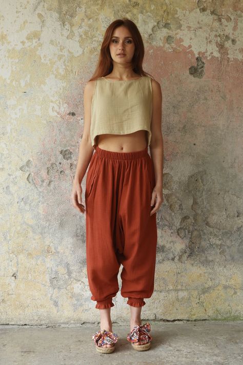 Organic gauze cotton pants for petite women. These harem pants have baggy fit with drop crotch, elastic waist and two side pockets. Plus Size Harem Pants, Gauze Pants, Cotton Harem Pants, Drop Crotch Pants, Harem Pants Women, Loose Tank Tops, Pants Plus Size, Feminine Silhouette, Womens Pants