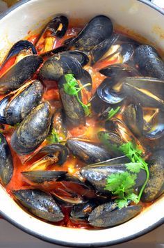 Muscle Recipes, Spicy Mussels, Mussels Recipes, Clam Recipe, Mussel Recipes, Chilli Mussels, Seafood Stew Recipes, Italian Feast, Mussels Recipe