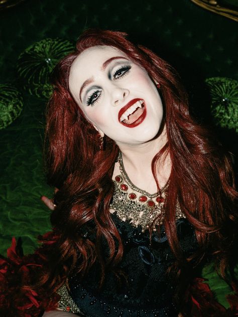 pop singer chappell roan as a vampire in a photoshoot for her song My Kink Is Karma Dark Punk, Carmen Sandiego, Chappell Roan, Fantasias Halloween, Halloween Disfraces, Fav Celebs, Girls Dream, Hair And Makeup, Steven Universe