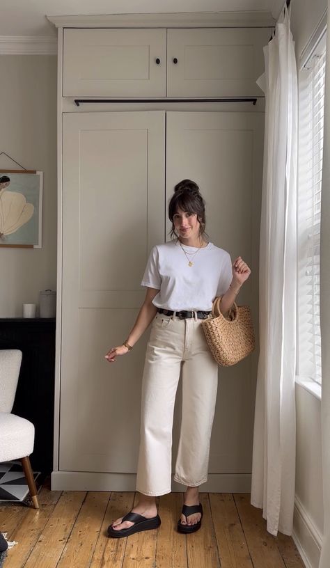 Sunday Spring Outfit, Midsize Spring Outfits 2024, Outfits Calor, Minimalist Spring Outfits, Minimalist Outfit Spring, Simple Fashion Outfits Minimal Style, Outfit Ideas Easy, Normcore Outfits, Outfit Ideas Midsize