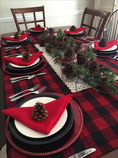 Christmas Table Cover Ideas, Christmas Table Cover, Plaid Table Cloth, Lumberjack Christmas, Cone Ideas, Winter Table Decorations, Plaid Christmas Decor, Buffalo Print, Buffalo Check Christmas