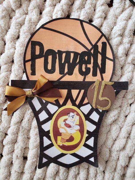 Locker Decorations Basketball, Basketball Locker Signs, Basketball Locker Decorations, High School Lockers, Basketball Party Favors, Basketball Decor, Basketball Ideas, Basketball Team Gifts, Basketball Life