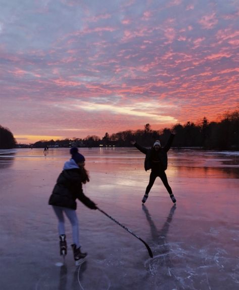 Hockey Aesthetic, Teenage Romance, Skating Aesthetic, Hockey Girl, Artsy Photos, Winter Photos, Winter Scenery, Winter Pictures, Dream Lifestyle