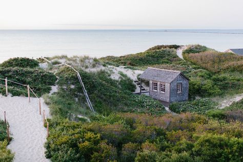 Nantucket Travel Guide — Abby Capalbo Nantucket Beach, Coastal Table, Nantucket Home, Nantucket Island, Napa Valley Wine, Cape Cod House, Travel Wedding, Coastal Style, Nantucket