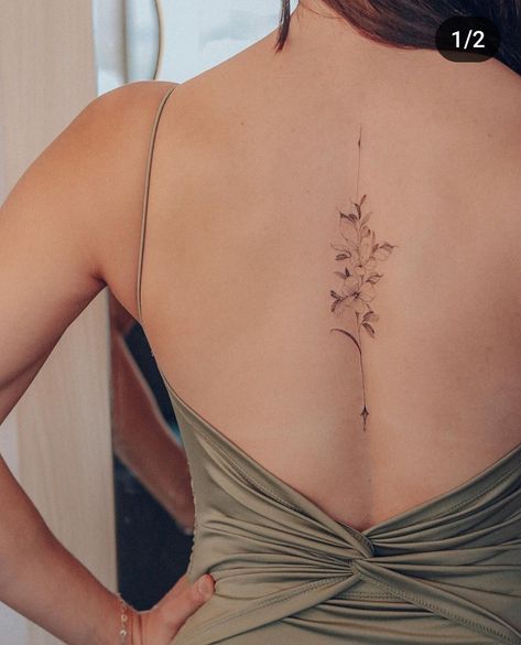 Spine Tattoos For Women Minimalist, Spine Flower Tattoo, Delicate Spine Tattoo, Cute Tattoo Ideas For Women, Tattoo Espalda, Floral Back Tattoos, Flower Spine Tattoos, Cute Tattoo Ideas, Flower Tattoo Back