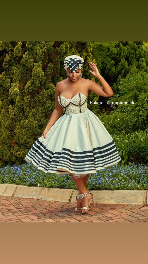 Modern South African Traditional Dresses, Tswana Traditional Wedding, Tswana Traditional Wedding Dresses, Xhosa Traditional Dresses, Beaded Bustier, Xhosa Attire, South African Traditional Dresses, African Traditional Wear, African Traditional Wedding Dress