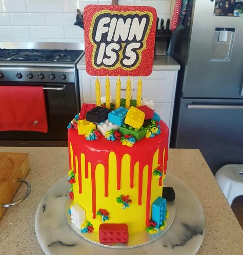 Lego Buttercream Cake, Chocolate Lego Cake, Lego Drip Cake, Lego Birthday Cake For Boys, Lego Cakes For Boys, Lego Cake Ideas, White Chocolate Ganache Drip, Lego Cake Topper, Chocolate Ganache Drip