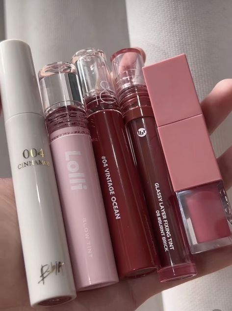 Pink Korean Makeup, Wonyoung Pilates, Aesthetic Lipgloss, Pink Korean, Alat Makeup, Princess Vibes, Sparkling Rose, Makeup Accesories, Fancy Makeup