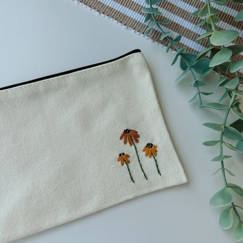 Hand Embroidered Sunflower Pouch, Pencil Case, Makeup Pouch, Hand Embroidery, Cute Gift, Cute Pouch, Graduation Gift, Bridesmaid Gifts https://etsy.me/43nfG5r #beige #sunflower #minimalist #cuteflowers Sunflower Minimalist, Pencil Pouch Diy, Embroidery Cute, Cute Pouch, Diy Crochet Bag, Pouch Diy, Embroidery Bags, Etsy Bridesmaid Gifts, Gift Cute