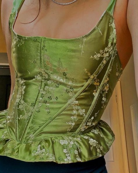 Kiva Meridan, The Prison Healer, Lynette Noni, Tinkerbell Outfit, Tinkerbell Dress, Green Corset, Corset Fashion, Dress Aesthetic, Green Outfit