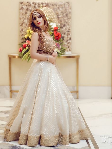 Designer Lehenga designed in  off white and golden. White Traditional Lehenga, White Gold Indian Dress, White And Golden Dress Indian, Off White Lehnga Outfit, Golden And White Lehenga, Golden Blouse Lehenga, White Lehenga Design, Off White And Golden Lehenga, Golden Blouse Designs Lehenga Choli