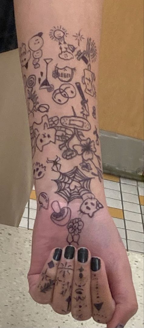 Sharpie Arm Tattoos, What To Draw On Your Hand With Sharpie, Things To Doodle On Your Arm, Cool Drawings On Arm, Drawing On My Arm, Arm Art Sharpie, Ideas To Draw On Your Hand With A Pen, Doodles To Draw On Your Arm, Drawings On Arms Sharpie