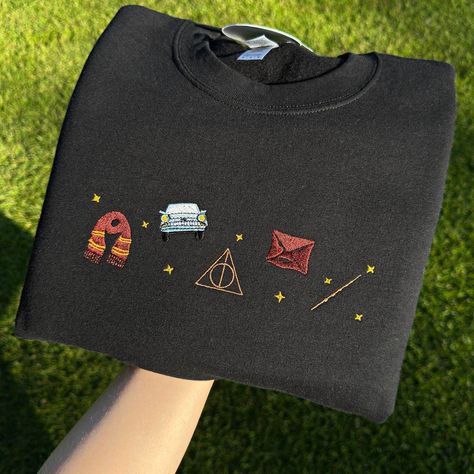 Funny Embroidered Sweatshirt, Custom Embroidery Ideas, Men’s Embroidered Sweatshirt, Hufflepuff Embroidery, Harry Potter Sewing Projects, Embroidered Sweatshirt Ideas, Embroidery Designs Sweatshirt, Embroidery Designs For Men, Hand Embroidery Sweatshirt