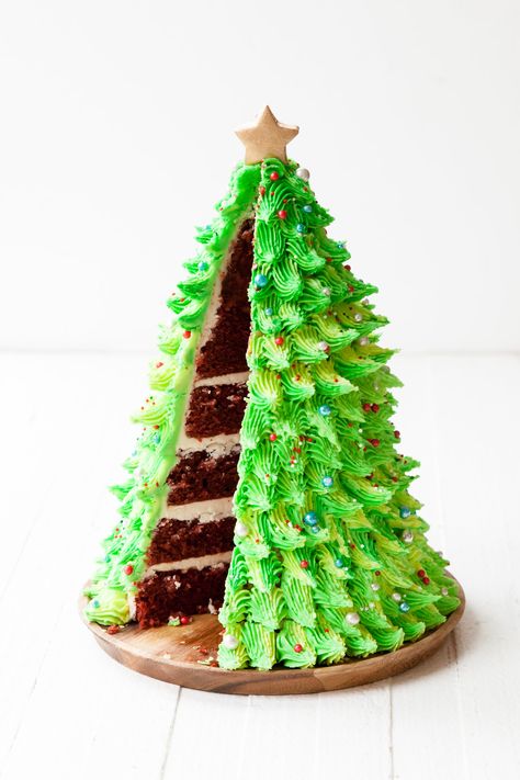 Red Velvet Christmas Tree Cake Red Velvet Christmas Tree, Winter Torte, Velvet Christmas Tree, Red Velvet Christmas, Christmas Tree Cakes, Christmas Velvet, Cake Christmas, Christmas Cake Designs, Christmas Cake Decorations