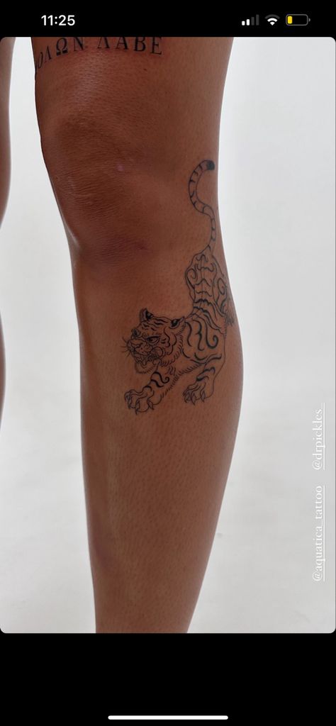 Woman Shin Tattoo, Symmetrical Knee Tattoos, Knee Leaf Tattoo, Tattoo Knee Woman, Tattoo Below Knee, Lower Knee Tattoo, Knee Tattoo Flower, Matching Knee Tattoos, Knee Frame Tattoo