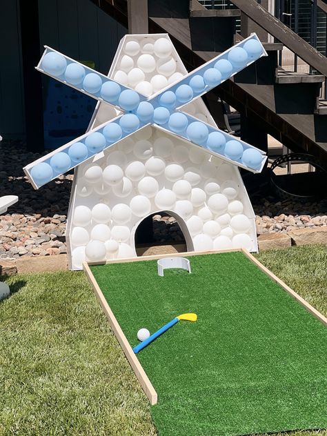 DIY Backyard Mini Golf- Putt Putt for Kiddos - traditionallycozy.com Diy Putt Putt, Backyard Mini Golf, Diy Mini Golf, Indoor Putt Putt, Golf Putt, Mini Putt, Golf First Birthday, Indoor Mini Golf, Putt Putt Golf