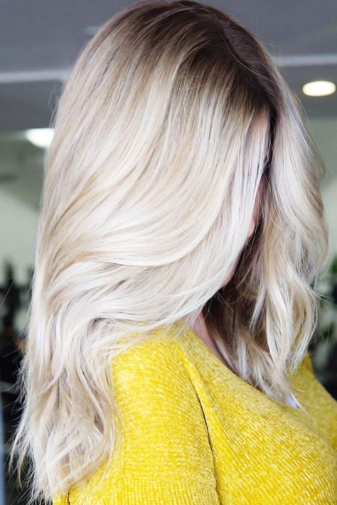 Babylights Blonde Shadow Root, Blonde Hair Darker Roots, Blonde Hair With Root Melt, Blonde Hair Shadow Root, Shadow Root Hair, Hair Shadow Root, Shadow Roots Hair, Short Platinum Blonde Hair, Root Melt