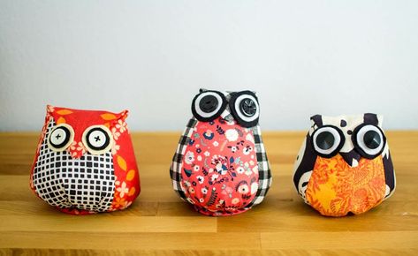 Owl Pincushion, Sew Can She, Sewing Ideas For Kids, Owl Sewing Patterns, Sewing Animals, Stuffed Owl, Owl Sewing, Owl Door, Free Applique Patterns