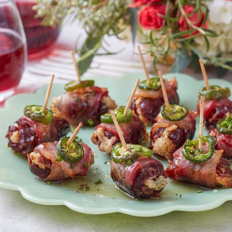 Canned Bacon, Wrapped Dates, New Year's Eve Appetizers, Bacon Wrapped Dates, Bacon Appetizers, Date Recipes, Superbowl Snacks, Ree Drummond, Thanksgiving Appetizers