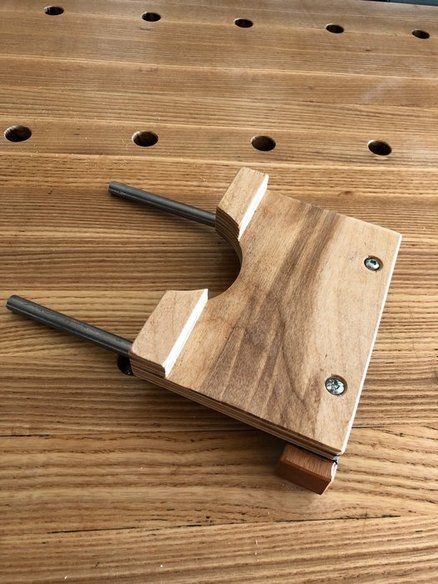 Home made router guide Router Guide, Router Guide Jig, Router Edge Guide Diy, Saw Sharpening, Router Tool, Wood Jig, Plunge Router, Router Jig, Tool Hacks