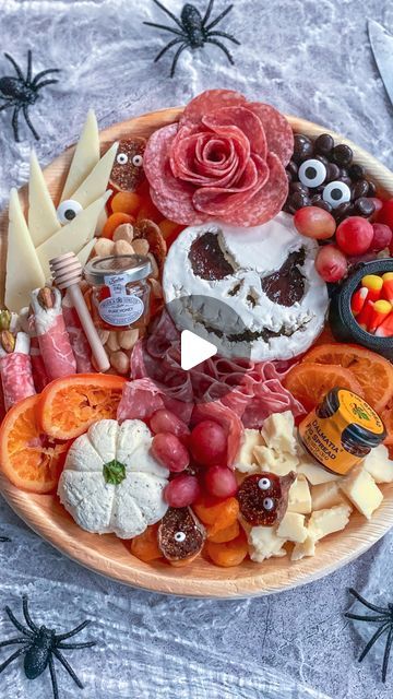 Emily Love Leserman on Instagram: "💀 👻 HALLOWEEN CHEESEBOARD IDEAS 👻💀  in the car today, my boys asked one another “what are you going to be for Halloween?!”   I gasped thinking, that is way too soon! but in reality it’s 11 weeks away and we have to get to planning!   so as we debate for hours about who is going to be which video game character, I give you….a Halloween cheeseboard   SOME OF MY FAVE TIPS: 💀@wiltoncakes candy eyes on EVERYTHING 💀 cauldron filled with candy corn 💀 Jack skeleton brie 💀 @formaggiocheese artisan wrap “zombie fingers”  💀 @boursincheese pumpkin  💀 spider rings as decor  💀 I also love a hollowed out mini pumpkin as a ramekin" Halloween Brie Cheese Ideas, Skull Cheese Board, Skull Brie Cheese, Pumpkin Face Charcuterie Board, Skeleton Meat And Cheese Tray, Jackolantern Charcuterie, Halloween Pumpkin Recipes, Christmas Appetizers Easy, Spooky Snacks