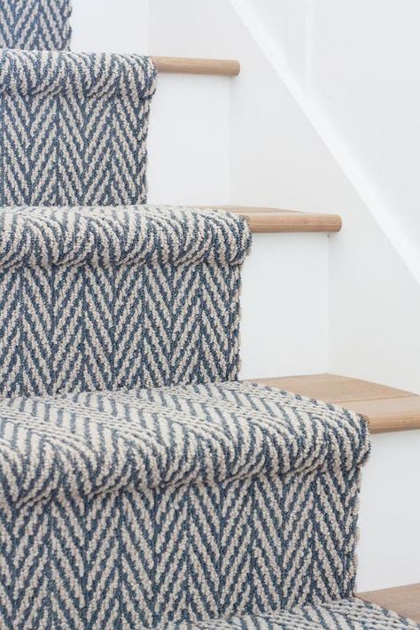 Stair Runner Oak Stairs, Stair Runner Carpet Colorful, Stair Runner Carpet Ideas, Farmhouse Staircase Runner, Staircase Runner Carpet, Wooden Stairs With Runner, Stair Runner With Landing, Stair Runner Diy, Navy Stair Runner