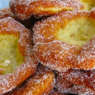 Malassadas (Portuguese Donuts) Malasadas Recipe Portuguese, Malasadas Recipe, Portuguese Bread, Easy Chocolate Pudding, Portuguese Sweet Bread, Portuguese Desserts, Chocolate Pudding Recipes, Portuguese Food, Mousse Recipes