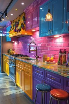 Cocina Shabby Chic, Rainbow Kitchen, Kitchen Backsplash Ideas, Classy Decor, Boho Kitchen, Backsplash Ideas, Unique Kitchen, Dream House Interior, Maximalism