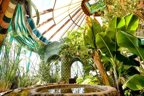 Earthship Biotecture, Earth Sheltered Homes, Eco Buildings, Earthship Home, Earth Sheltered, Hippie Homes, Permaculture Design, Cob House, Earth Homes