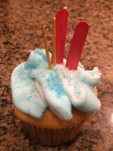 Ski Cupcakes, Ski Birthday Party, Ski Birthday, Ski Lodge Party, 70s Ski, Birthday Party Cupcakes, Winter Cupcakes, Ski House Decor, Ski Party