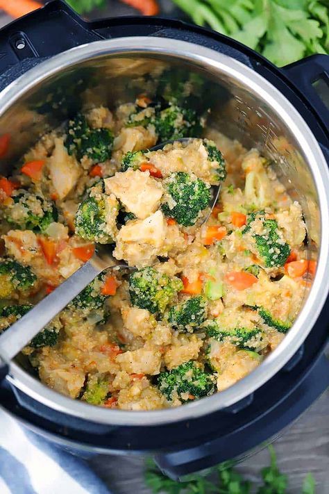 This Instant Pot Chicken, Broccoli, and Quinoa has cheddar cheese melted into every bite. It's gluten-free, family-friendly comfort food made with whole grains, lean chicken breast meat, and packed with good-for-you broccoli. Broccoli And Quinoa, Lean Chicken, Pot Recipes Healthy, Chicken Breast Recipes Easy, Chicken Quinoa, Healthy Instant Pot Recipes, Instant Pot Recipes Chicken, Whole Grains, Breast Recipe