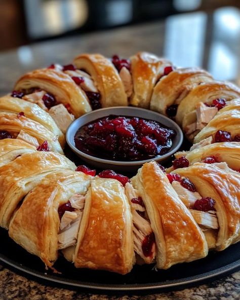 Lisa Flavors Crescent Roll Wreath, Crescent Dinner Rolls, Cranberry Wreath, Turkey And Cranberry, Wreath Recipe, Roll Wreath, Cranberry Recipes, Leftover Turkey, Delicious Snacks Recipes