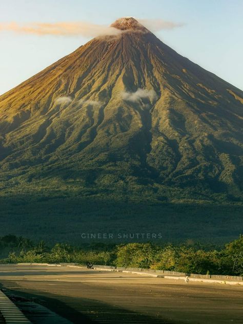 Mayon Volcano Aesthetic, Composite Volcano, Mayon Volcano, Crumpled Paper, Philippines Travel, Volcano, Philippines, Stationery, Travel