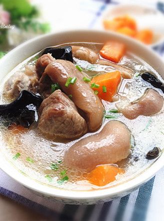 Stewed pork feet soup Lauya Recipe, Pork Hock Soup, Hock Recipes, Baked Curry Chicken, Ham Hock Recipes, Stewed Pork, Pork Hock, Pork Soup, Pancakes And Bacon