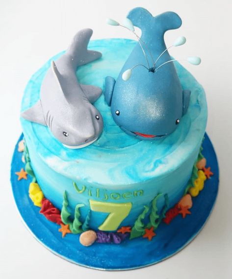 40 Blue Whale Cake Design Images (Cake Gateau Ideas) - 2020 Blue Whale Cake, Whale Birthday Cake, Cake Ocean, Alfresco Ideas, Whale Cake, Dolphin Birthday, Spectacular Cakes, Whale Cakes, T Rex Cake