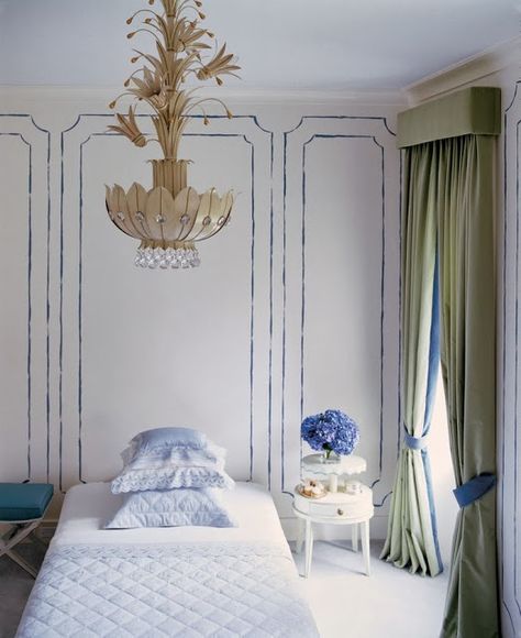 LAVENDER LOVE Mirrored Walls, Interior Wall Paint, Norm Architects, Hand Painted Walls, Wall Molding, Master Bedrooms Decor, The Ceiling, Blank Walls, Wall Treatments