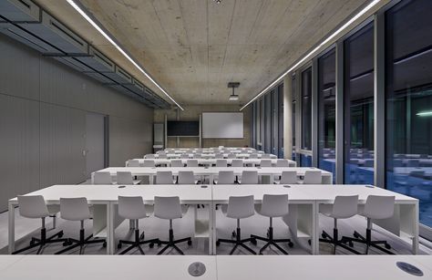 NEW PROJECT! The new Faculty of Architecture of the University of Stuttgart selects the Lottus and Ema chairs to furnish its classrooms.  ℹ️ https://www.eneadesign.com/en/noticias/faculty-of-architecture-university-stuttgart/  #enea #eneadesign #contract #project #projects #architecture #stuttgart #germany #university #universities #classroom #lottus #ema #chairs #furniture #lievorealtherrmolina #contract #design #interiordesign #interiors #white #wheels Classroom Interior Design, Classroom Architecture, University Interior Design, University Rooms, Faculty Of Architecture, Classroom Interior, School Building Design, Industrial Office Design, University Architecture