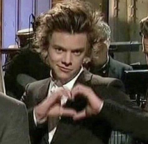 Good Morning Reaction, Good Morning Song, Harry Styles Memes, Morning Songs, Podcast On Spotify, Family Show, One Direction Memes, Reaction Pics