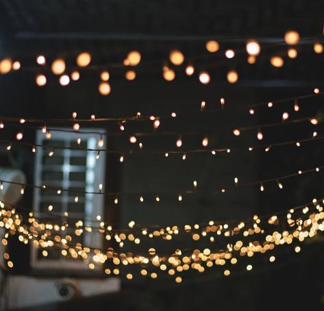 10 Fairy lights Bedroom Ideas That We Are Loving Fairy Lights Outside Aesthetic, Cool Lights For Bedroom Fairy, Cozy Fairy Lights Aesthetic, White Fairy Light Wallpaper, Fairy Lights Aesthetic Dark, Fairy Lights Aesthetic, Winter Facebook Covers, Fairy Ligjts Above Bed, Lights Aesthetic