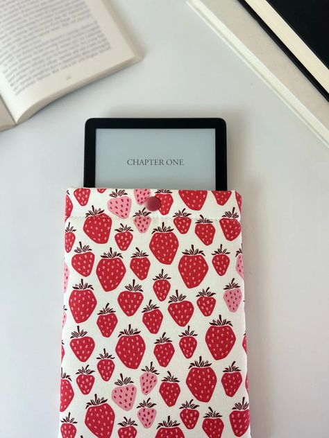 Kindle Paperwhite Case, Book Sleeves, Book Pouch, Diy Bags Purses, Kindle Case, Book Sleeve, Strawberry Print, Kindle Paperwhite, Japanese Cotton