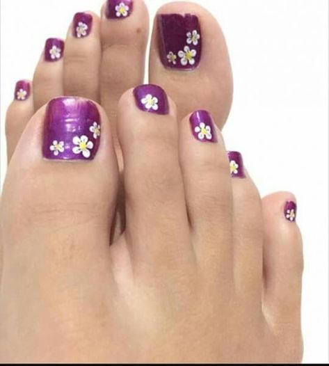 Bright Colored Nails, Toenail Art Designs, Purple Nail Art Designs, Easy Toe Nail Designs, Toenail Designs Summer, Simple Toe Nails, Nail Flower, Pedicure Nail Designs, Purple Nail Art