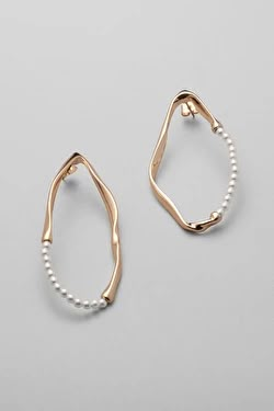 Shop Accessories, Online Shop Accessories, Gold Pearl Earrings, Jewelry Photography, Jewelry Inspo, Ear Jewelry, Modern Jewelry, Cute Jewelry, Pearl Jewelry