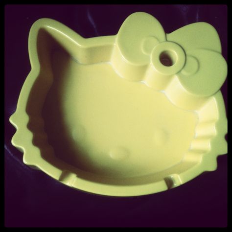 Y2k Ashtray, Hello Kitty Ash Tray Clay, Hello Kitty Ash Tray, Clay Hello Kitty, Pasta Das, Easy Clay Sculptures, Diy Tray, Clay Sculptures, Tray Design