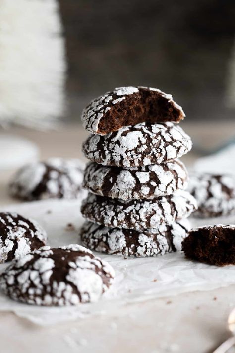 Vegan Chocolate Crinkle Cookies - Vegan Huggs Non Dairy Butter, Flour Container, Chocolate Crinkle, Chocolate Crinkle Cookies, Cookies Vegan, Chocolate Crinkles, Homemade Hot Chocolate, Crinkle Cookies, Vegan Condiments